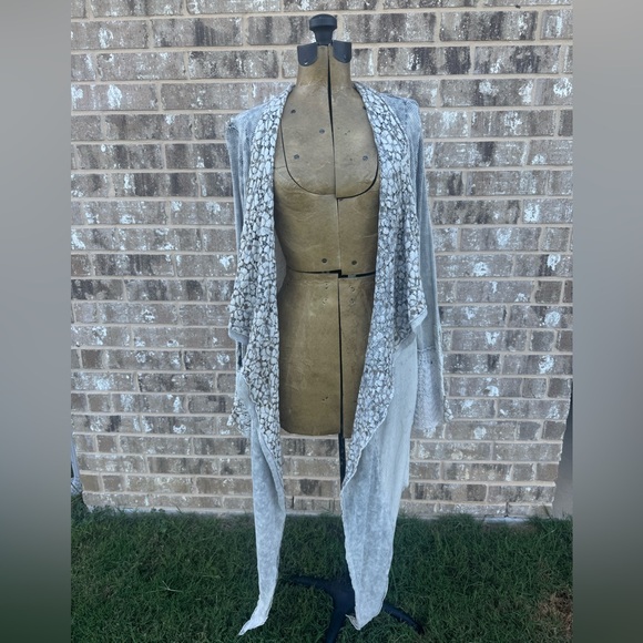 Aratta Gray and Cream Women's Cardigan - Picture 1 of 5